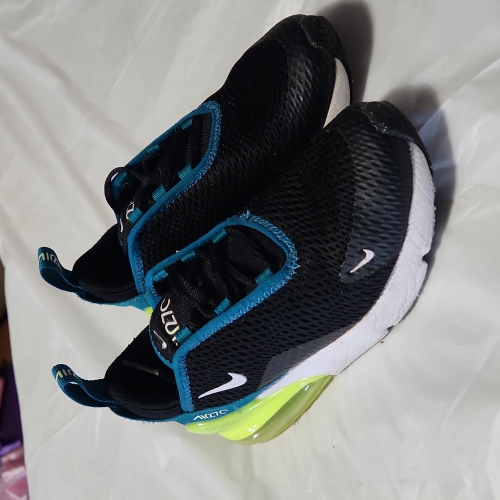 NIKE AIRMAX 270